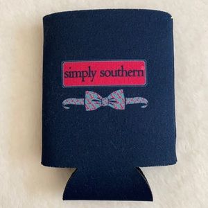 {NWT} Koozie | Simply Southern Logo Nautical Anchor Pattern Bow Tie Can Holder